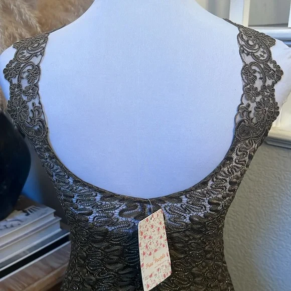 FREE PEOPLE Foiled Again Olive Lace Bodycon Open Back Boho Mini Dress Size XS - Picture 7 of 7